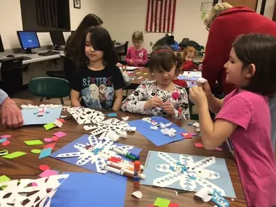 kids making snowflake crafts