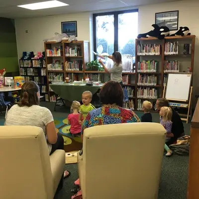 toddlers playing in the library